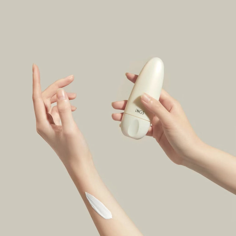 FEATHERY ESSENCE SUNSCREEN