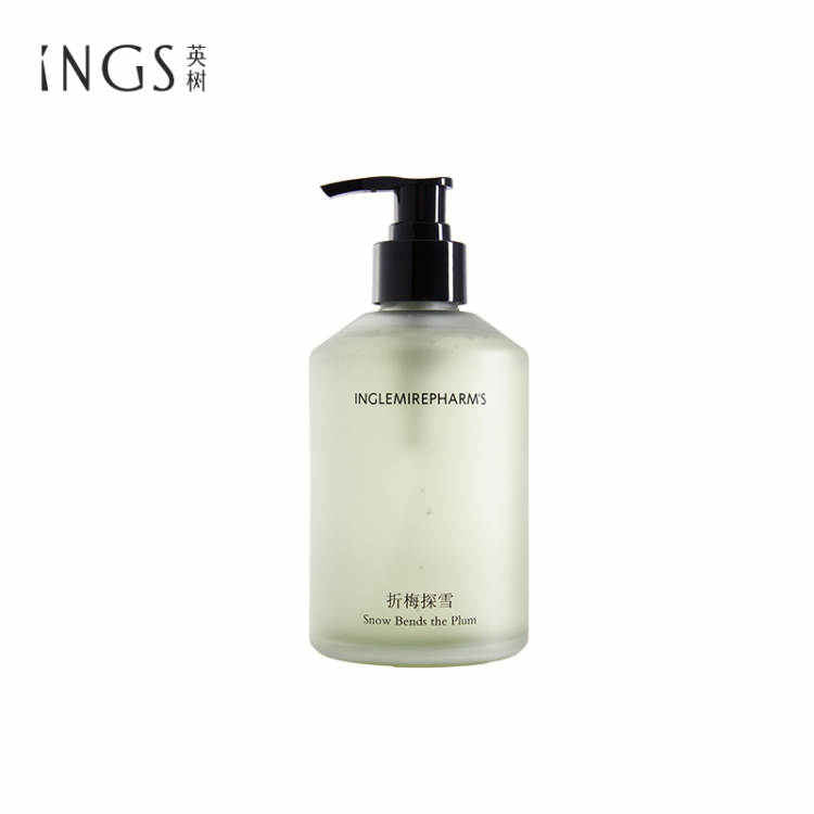 VOLUMIZING AND FLUFFY SHAMPOO